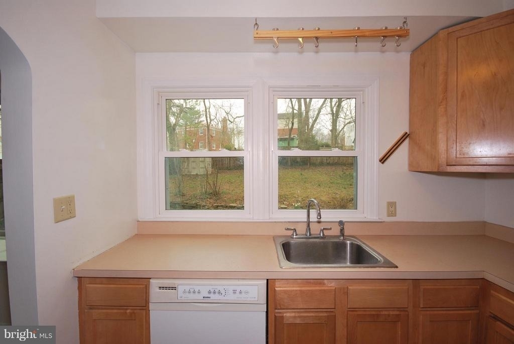 9105 Wire Avenue - Photo 9