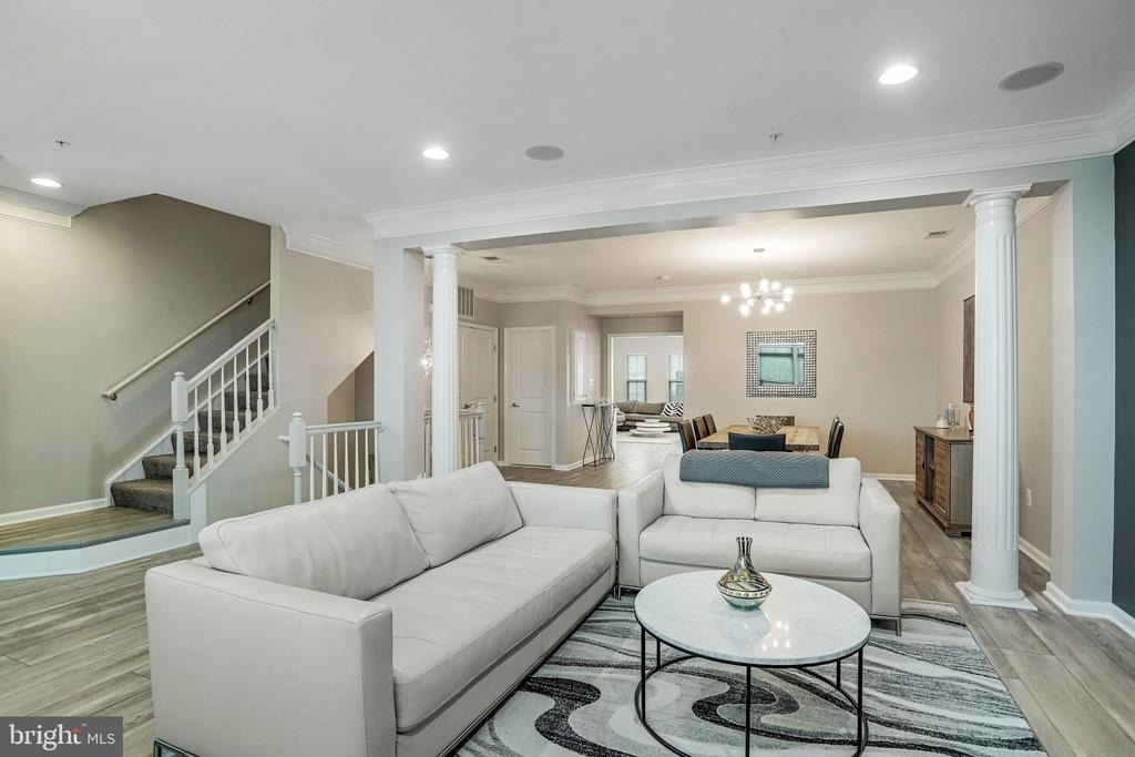 358 Urban Avenue - Photo 11