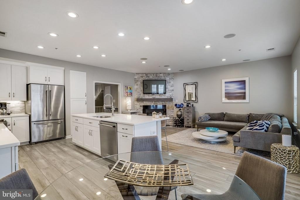 358 Urban Avenue - Photo 5