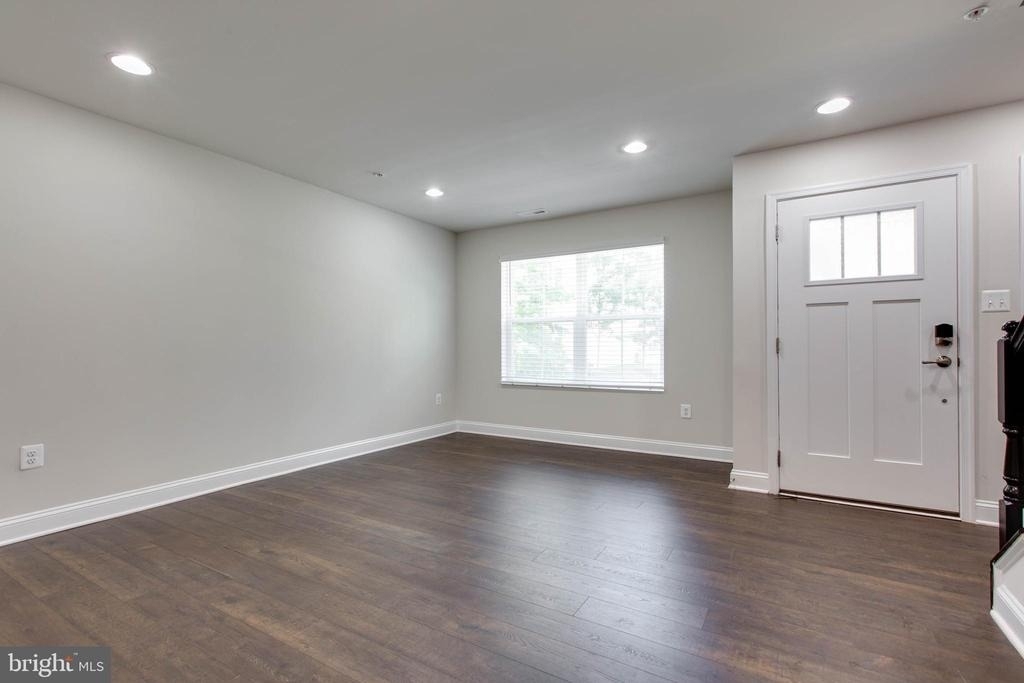 7110 Druce Way - Photo 6