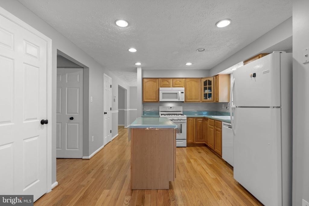 8428 Braddock Way - Photo 11