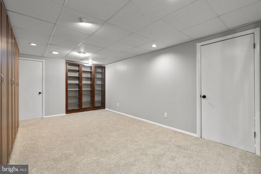 8428 Braddock Way - Photo 32