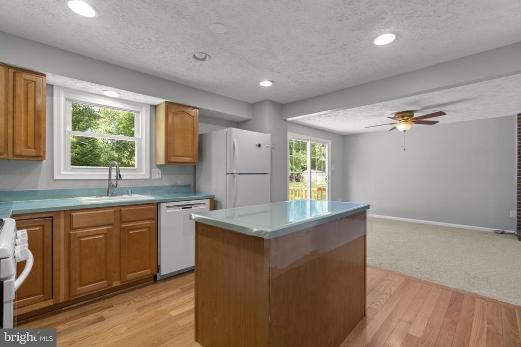 8428 Braddock Way - Photo 14