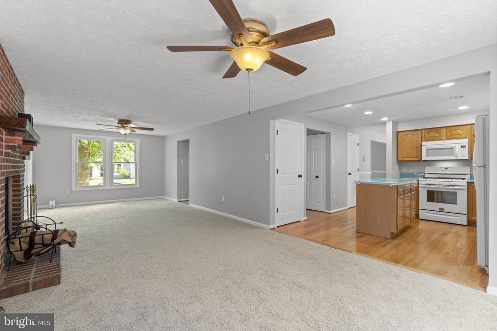 8428 Braddock Way - Photo 16