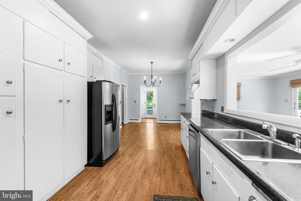 7811 Maple Avenue - Photo 7