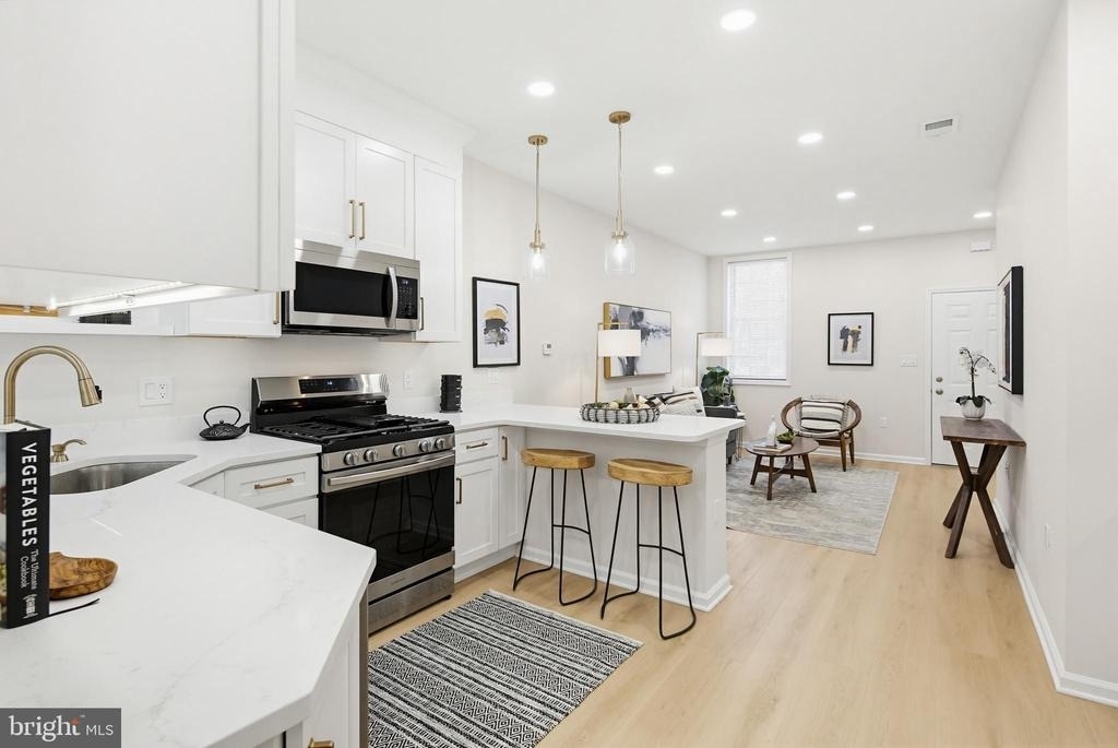 843 E Lombard Street - Photo 3