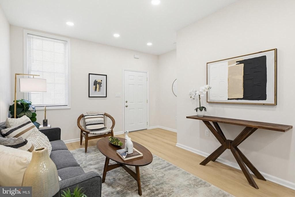 843 E Lombard Street - Photo 2