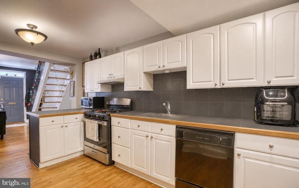 1518 Aliceanna Street - Photo 1
