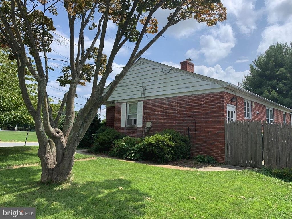 129 Kells Avenue - Photo 0