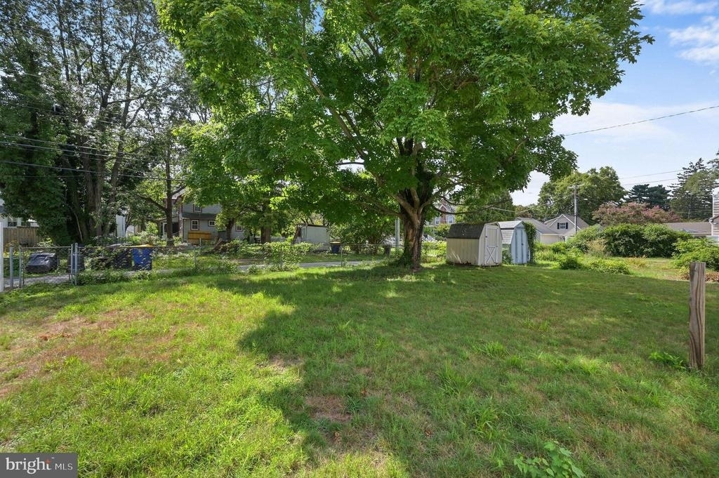 212 N American Avenue - Photo 1
