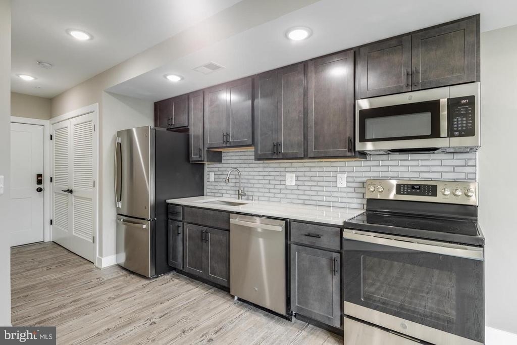 1617 Rhode Island Avenue Ne - Photo 2
