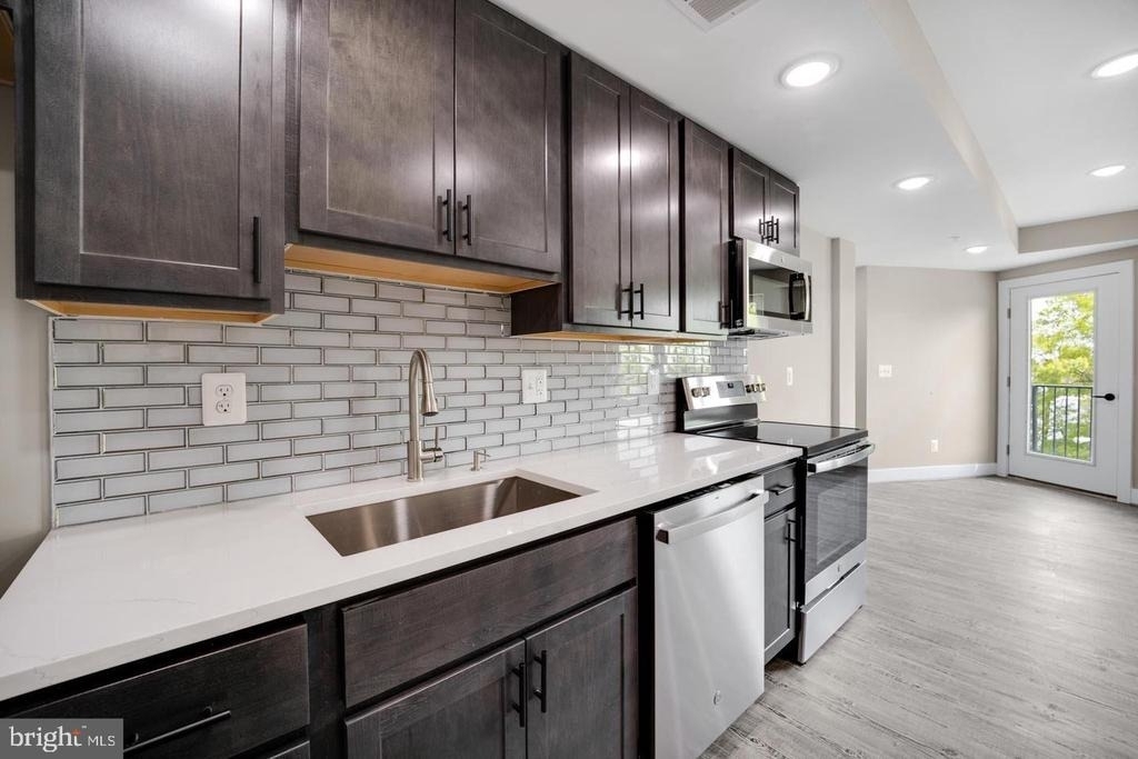 1617 Rhode Island Avenue Ne - Photo 3