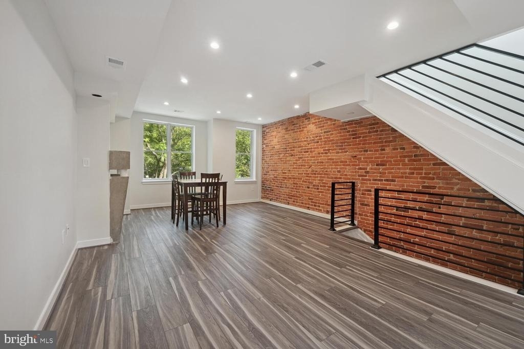 1850 Ingleside Terrace Nw - Photo 2