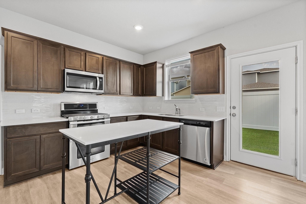 7814 Wilfred Dr - Photo 4