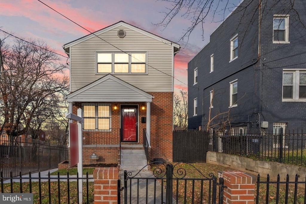 4410 Foote Street Ne - Photo 0