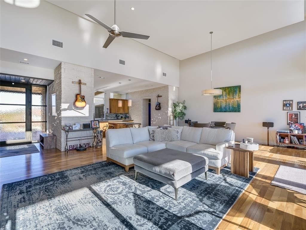 6813 Valburn Dr - Photo 2