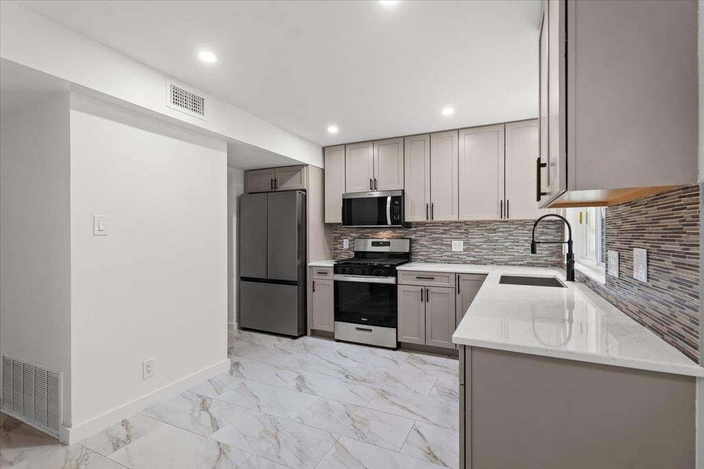 2500 Enfield Rd - Photo 10