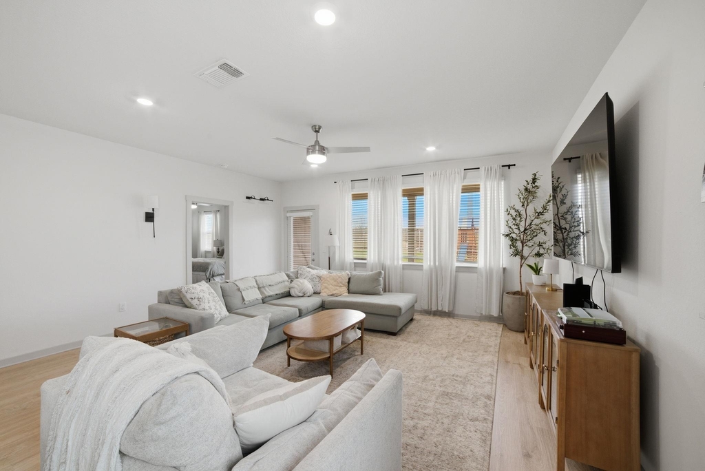 3608 Overlord Ln - Photo 4