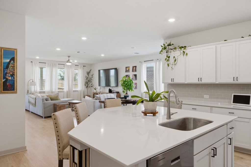 3608 Overlord Ln - Photo 9