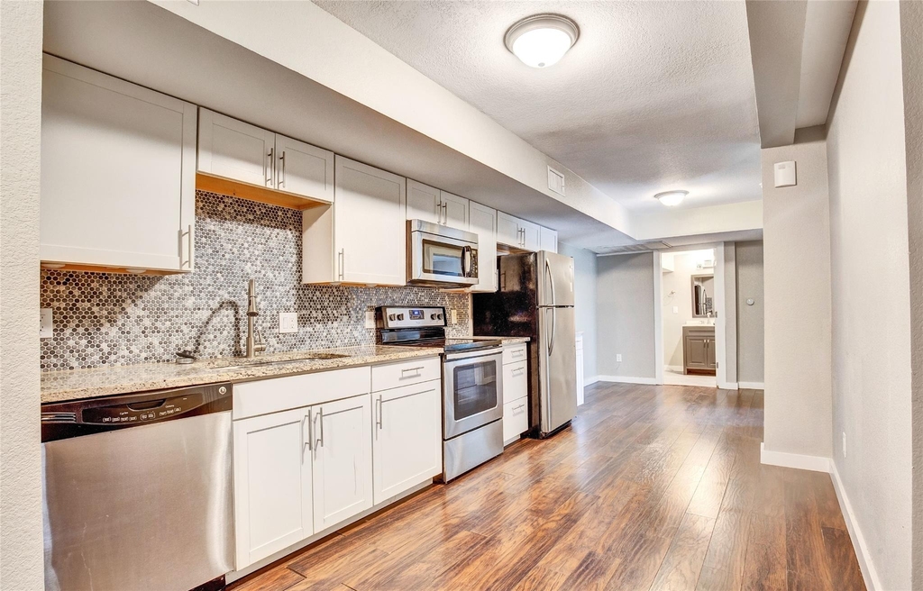 7204 Twin Crest Dr - Photo 2