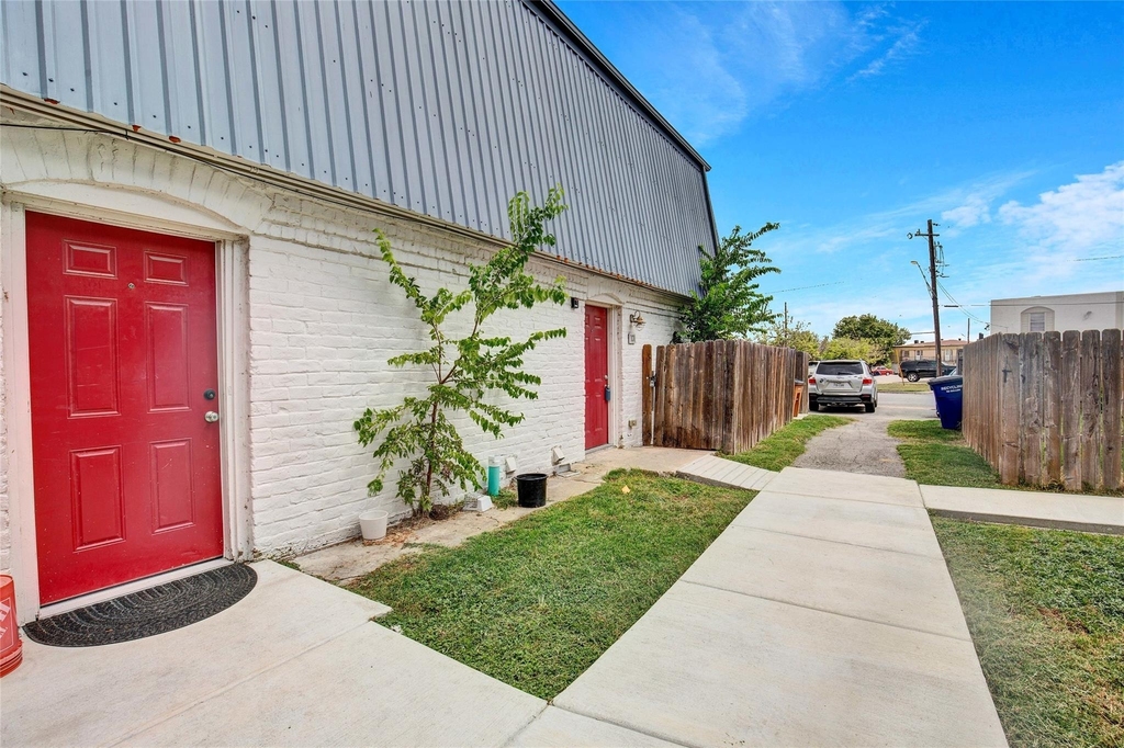 7204 Twin Crest Dr - Photo 0
