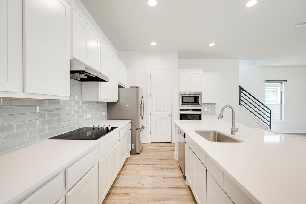9813 Evening Canopy Dr - Photo 2