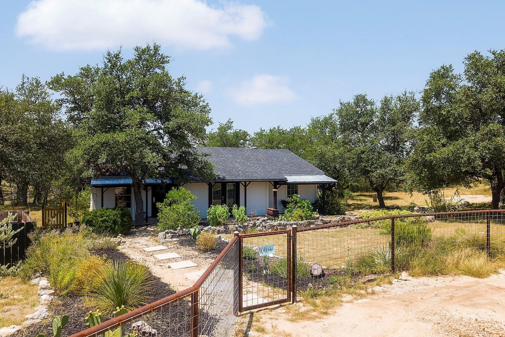 2591 Spring Valley Dr - Photo 4