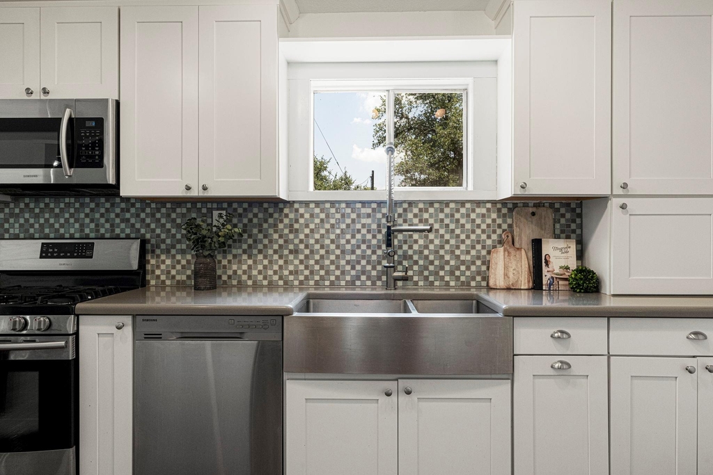2591 Spring Valley Dr - Photo 10