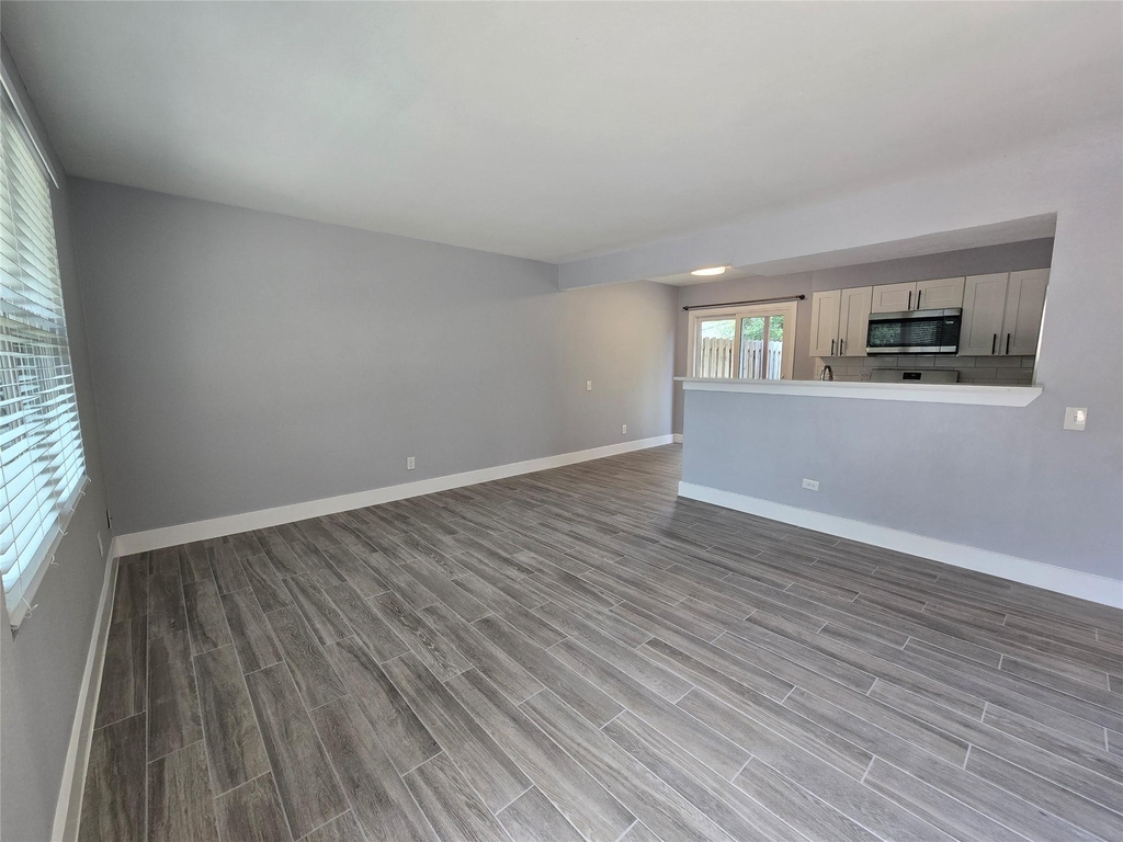 2504 Manor Cir - Photo 10