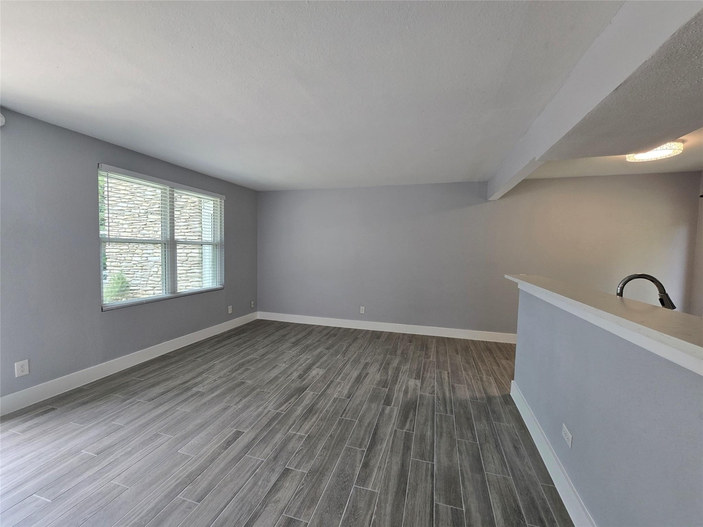 2504 Manor Cir - Photo 11