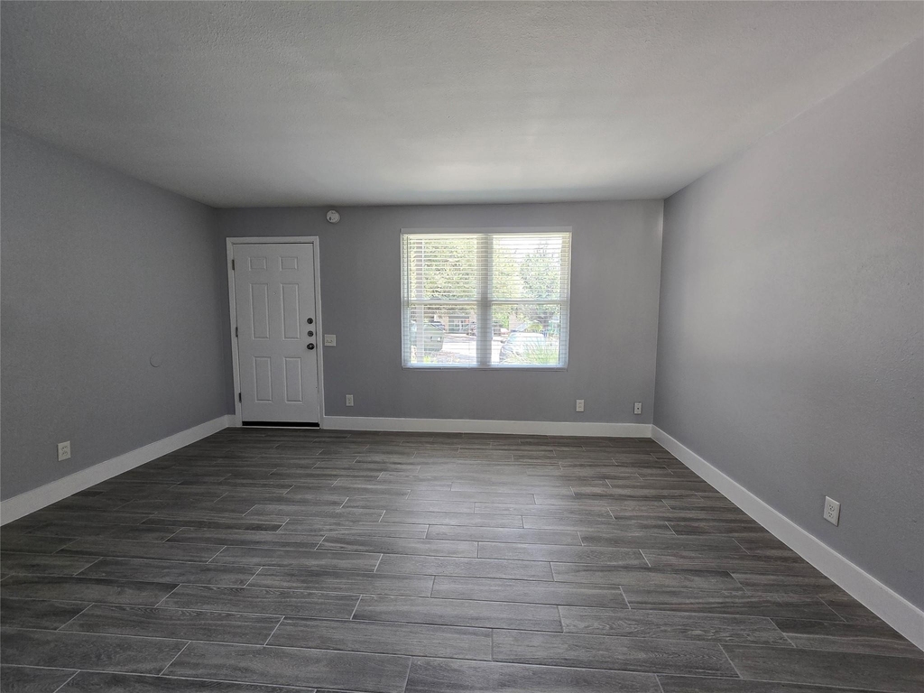 2504 Manor Cir - Photo 12