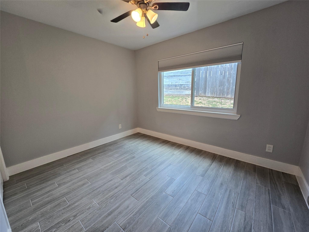 2504 Manor Cir - Photo 14
