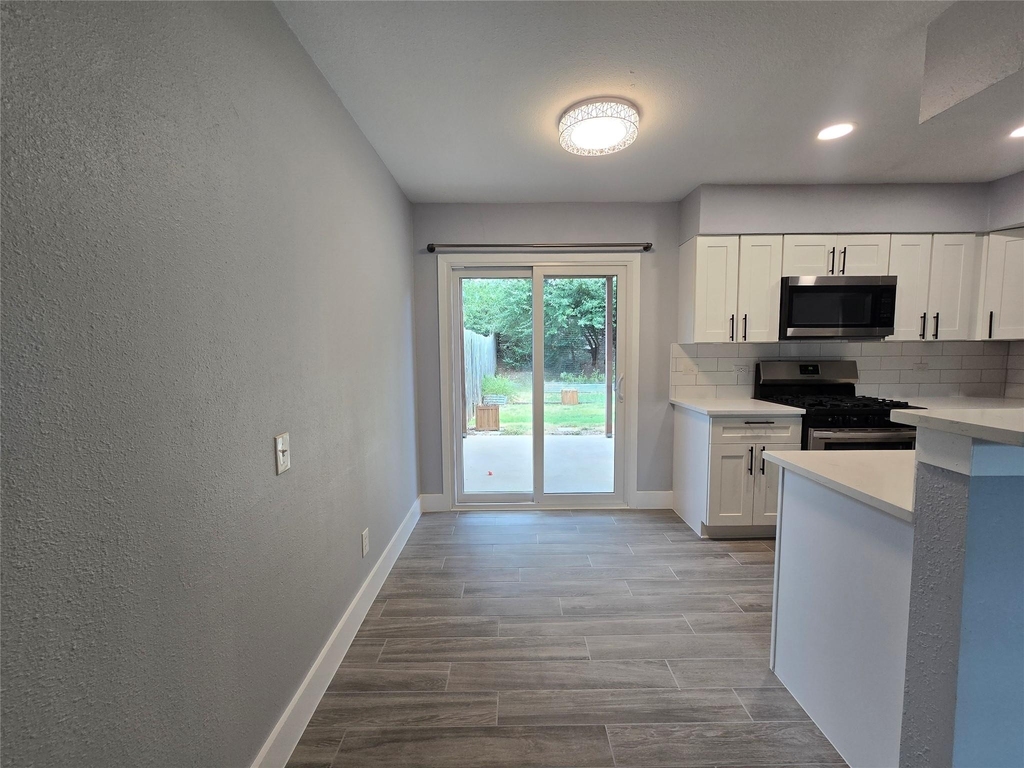 2504 Manor Cir - Photo 8