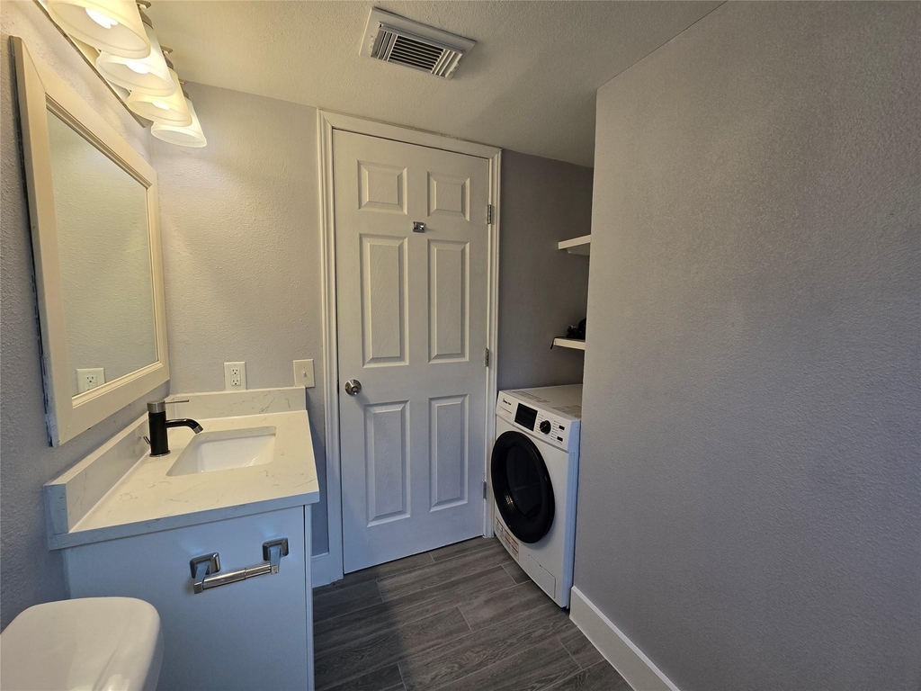2504 Manor Cir - Photo 18