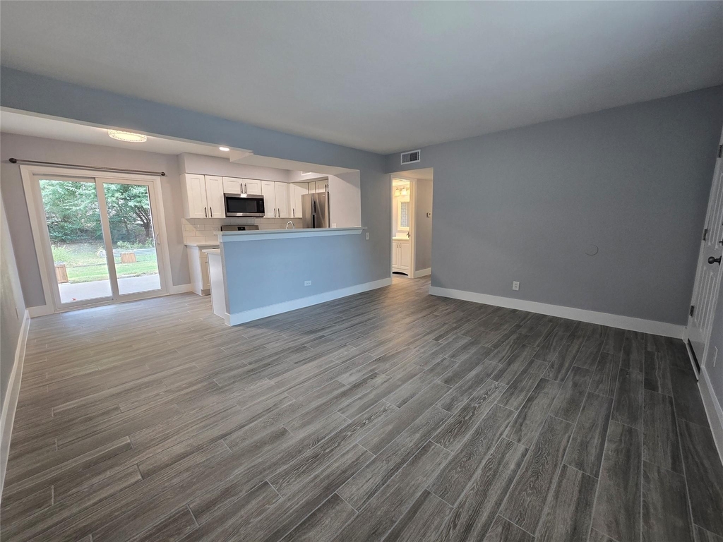 2504 Manor Cir - Photo 9