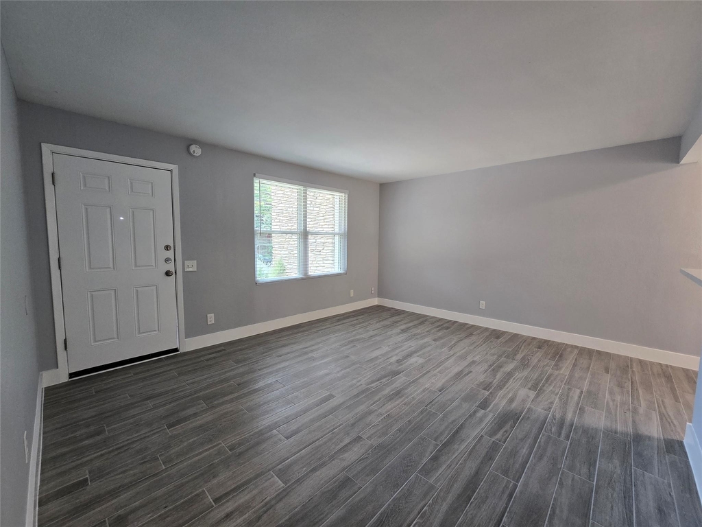 2504 Manor Cir - Photo 13