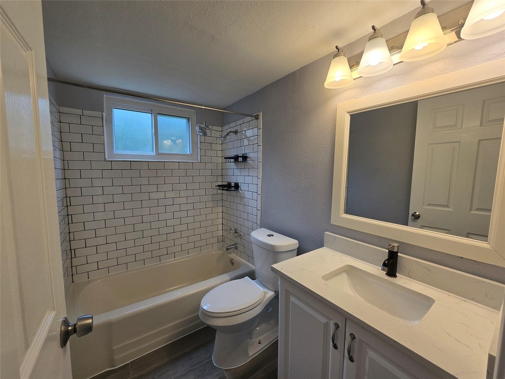 2504 Manor Cir - Photo 16
