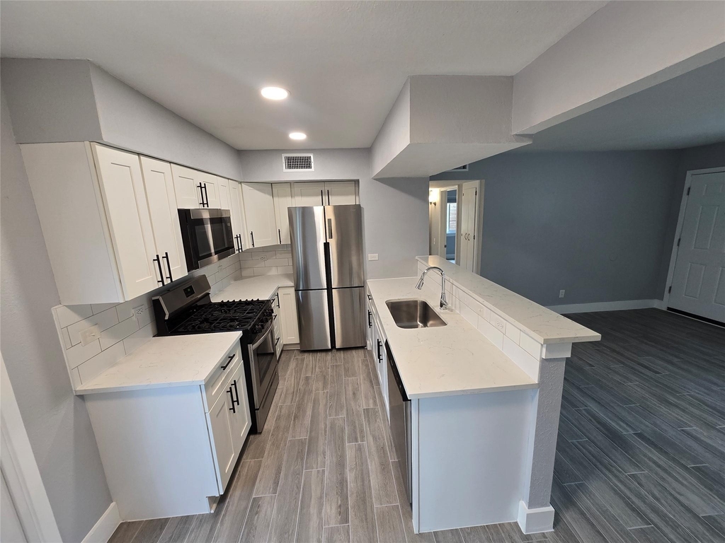2504 Manor Cir - Photo 5