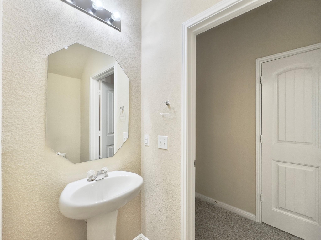 1521 Maier Dr - Photo 16