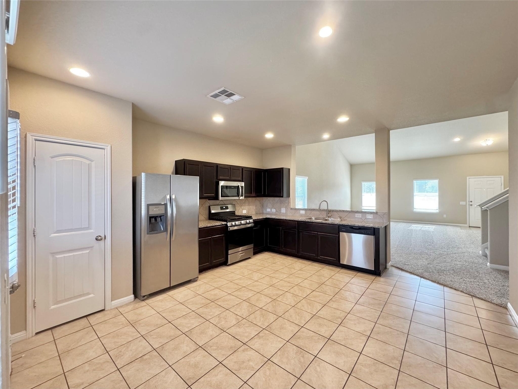 1521 Maier Dr - Photo 6