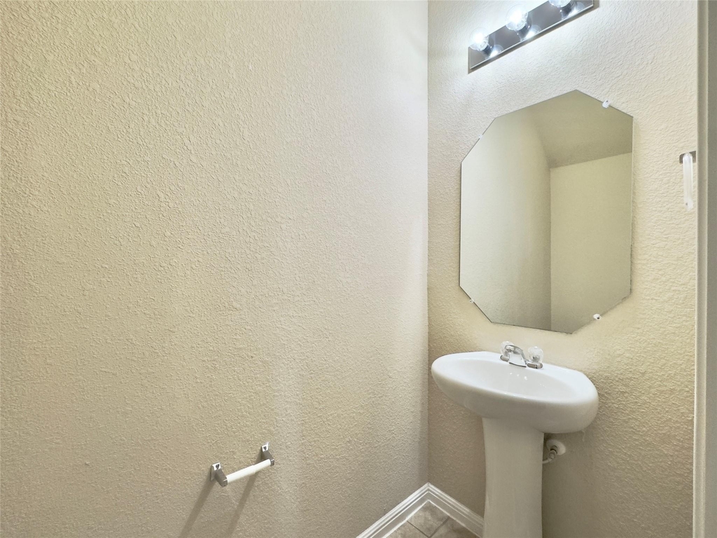 1521 Maier Dr - Photo 15