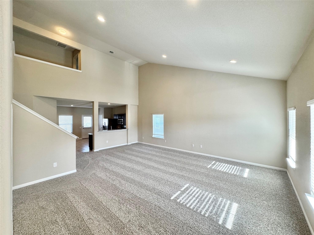 1521 Maier Dr - Photo 2