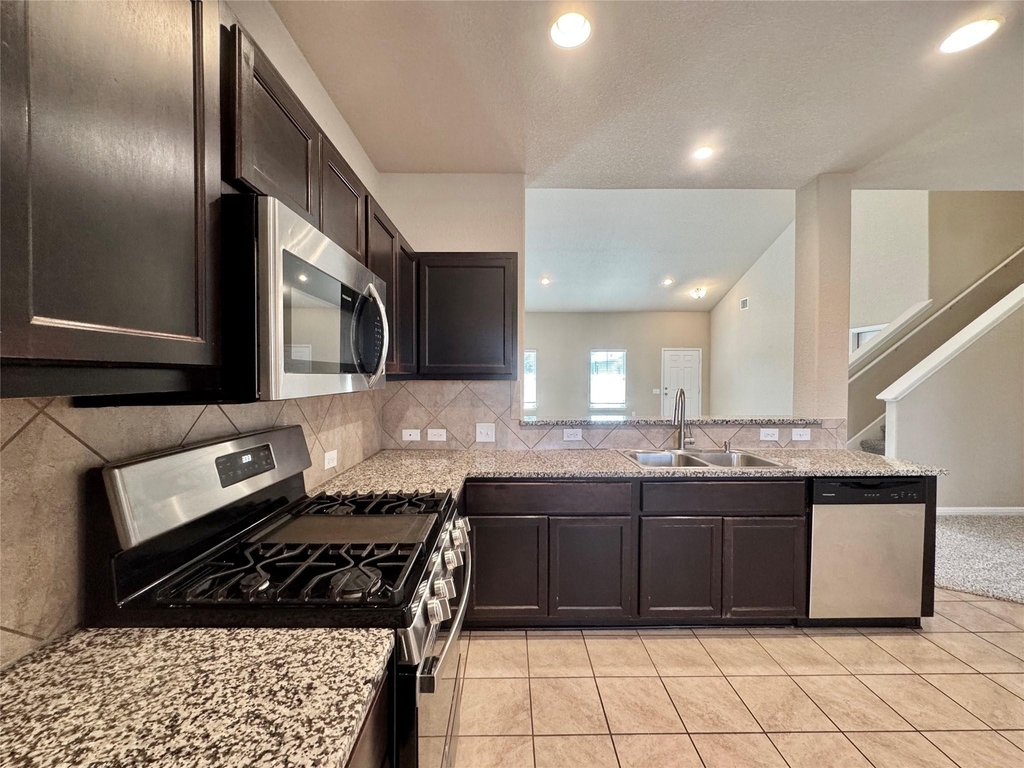 1521 Maier Dr - Photo 8