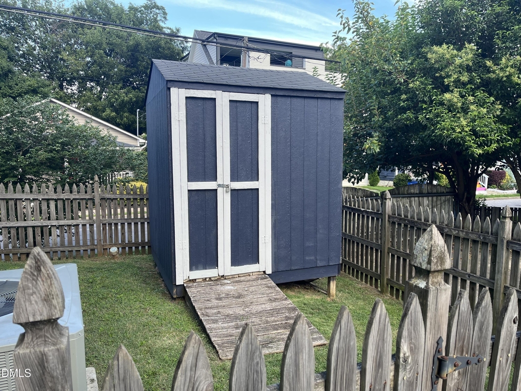 620 E Davie Street - Photo 4