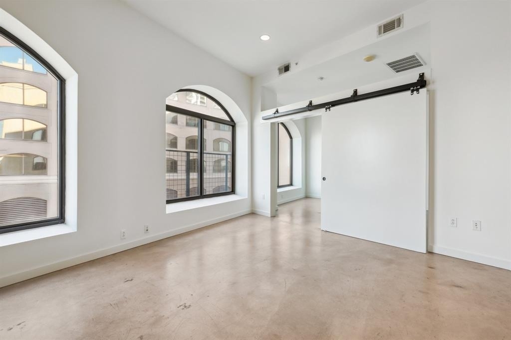 507 Sabine St - Photo 2