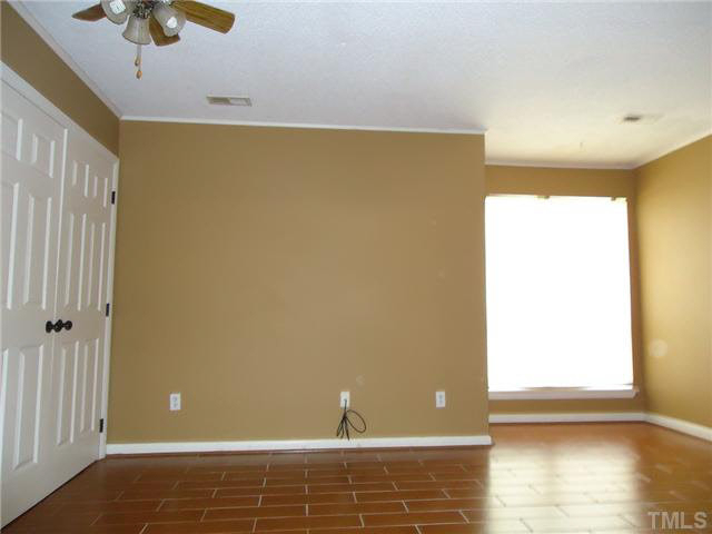 110 Manhattan Court - Photo 8