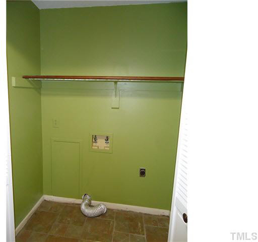 110 Manhattan Court - Photo 6