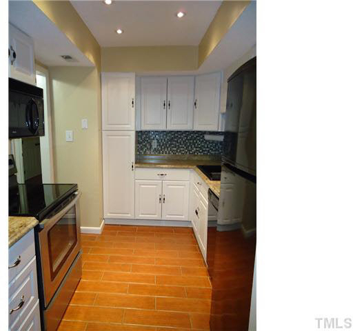 110 Manhattan Court - Photo 4