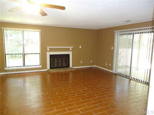 110 Manhattan Court - Photo 3
