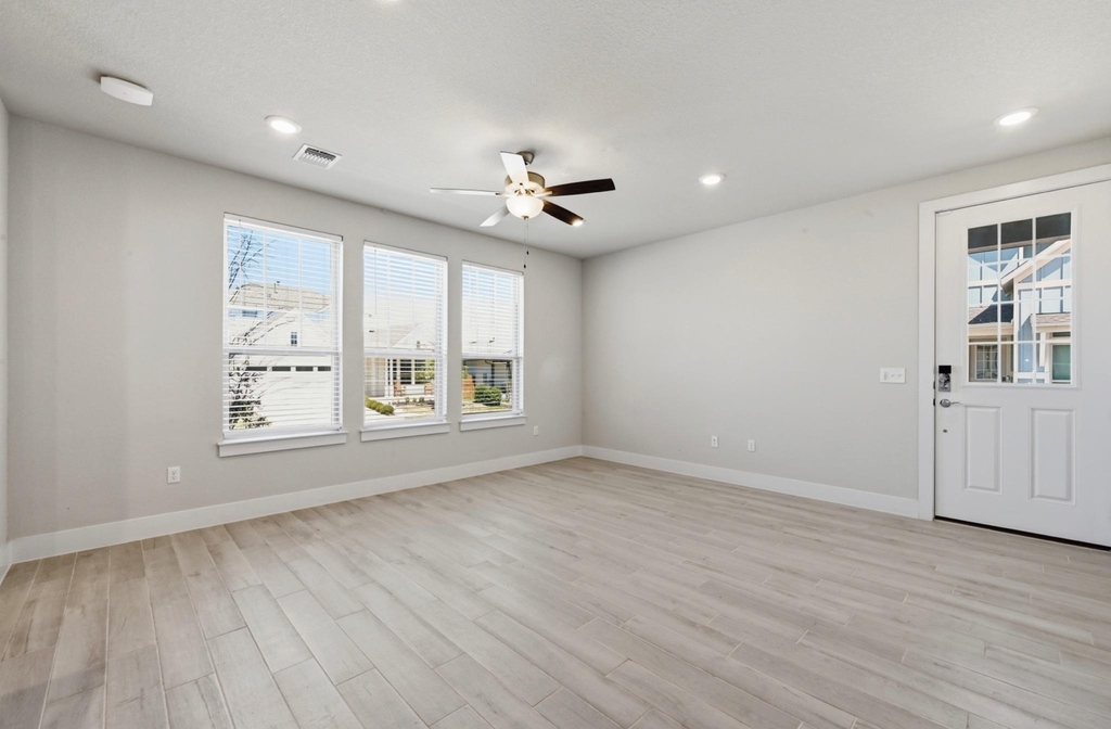 8401 Orizzonte St - Photo 7